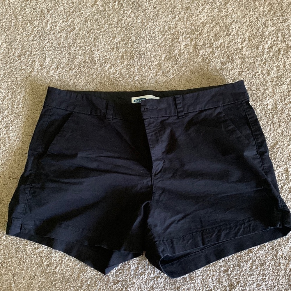 Black woman’s Old navy, mid rise, 3.5” length shorts. Size 16. Worn once! EUC!